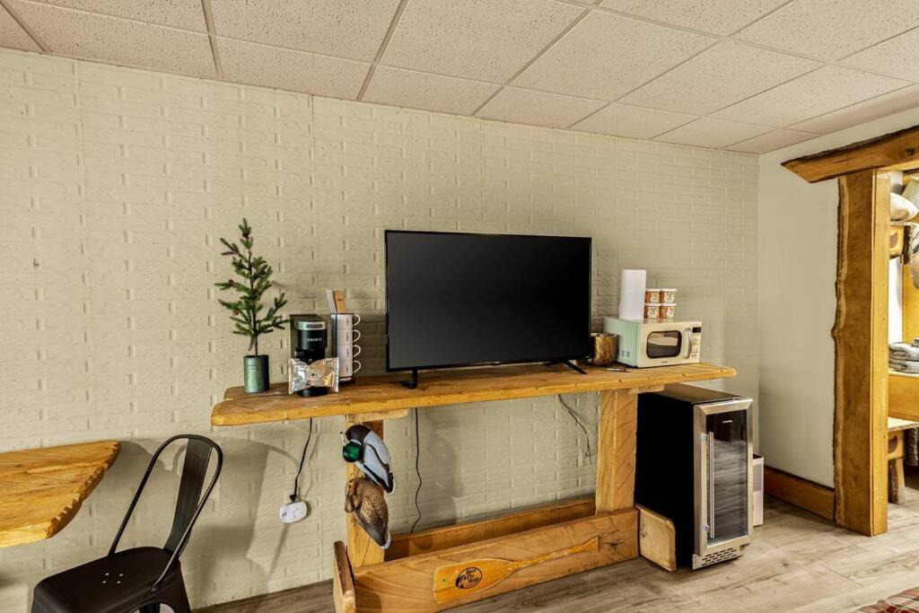 Stonegate Lodge King Bed Wifi 50 Roku Tv Salt Water Pool Room #104 Eureka Springs Exteriör bild