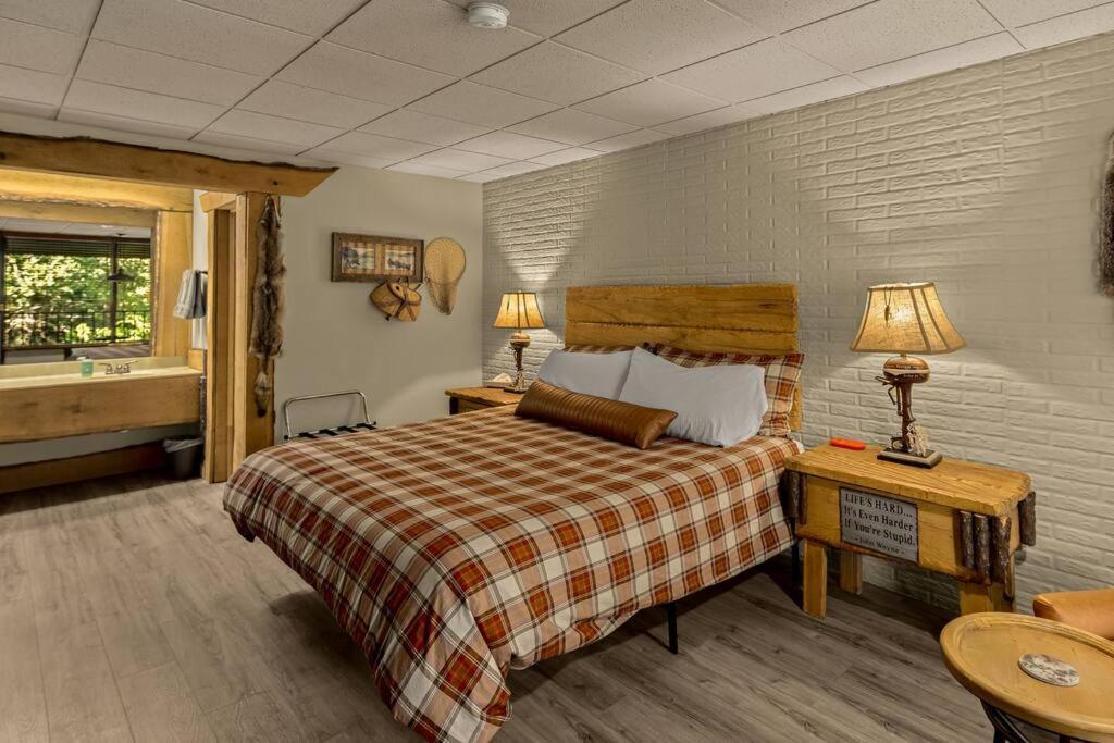 Stonegate Lodge King Bed Wifi 50 Roku Tv Salt Water Pool Room #104 Eureka Springs Exteriör bild