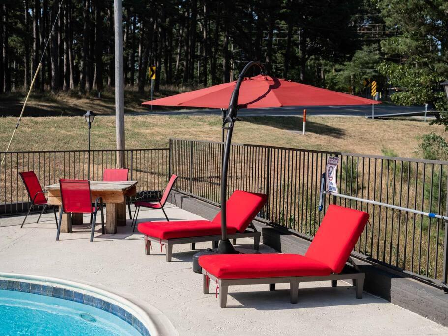Stonegate Lodge King Bed Wifi 50 Roku Tv Salt Water Pool Room #104 Eureka Springs Exteriör bild