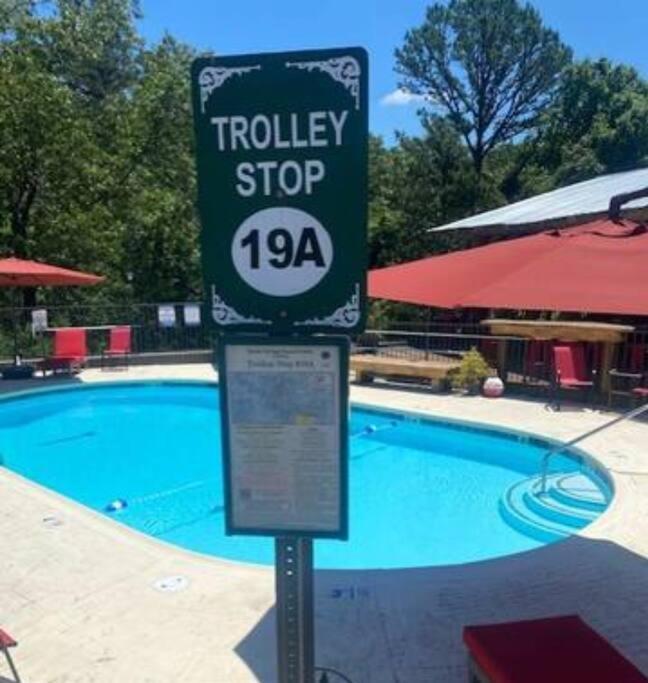 Stonegate Lodge King Bed Wifi 50 Roku Tv Salt Water Pool Room #104 Eureka Springs Exteriör bild