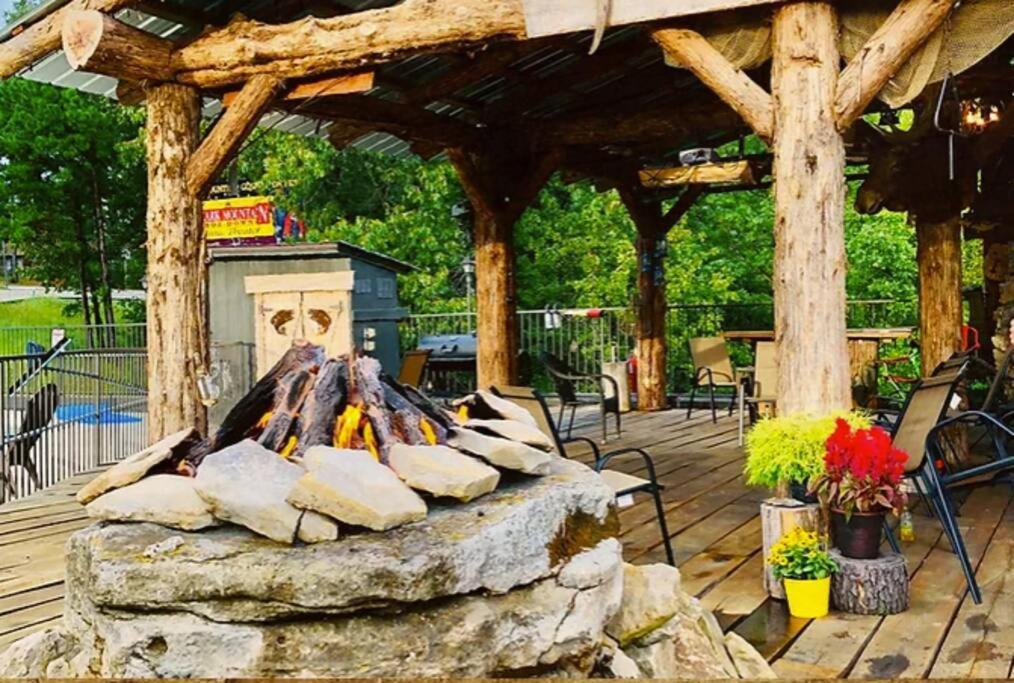 Stonegate Lodge King Bed Wifi 50 Roku Tv Salt Water Pool Room #104 Eureka Springs Exteriör bild