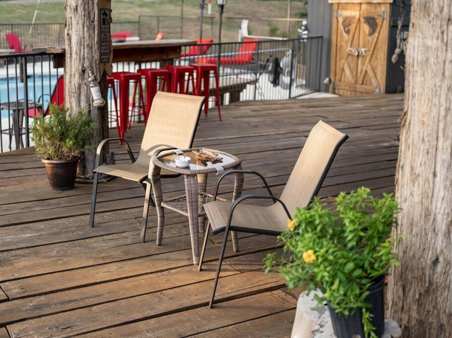 Stonegate Lodge King Bed Wifi 50 Roku Tv Salt Water Pool Room #104 Eureka Springs Exteriör bild